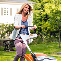 RMA 443 PC Аккумуляторная газонокосилка STIHL 63380111426
